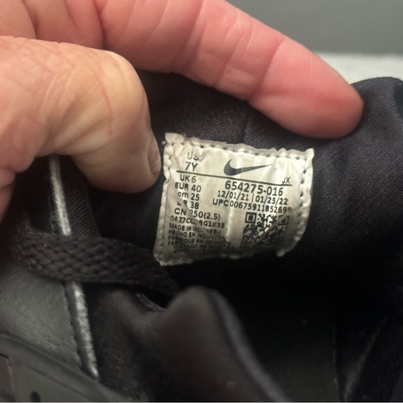 Nike Air Huarache Run GS Triple Black Sneakers 654275-016 Sz 7Y - Picture 2 of 5